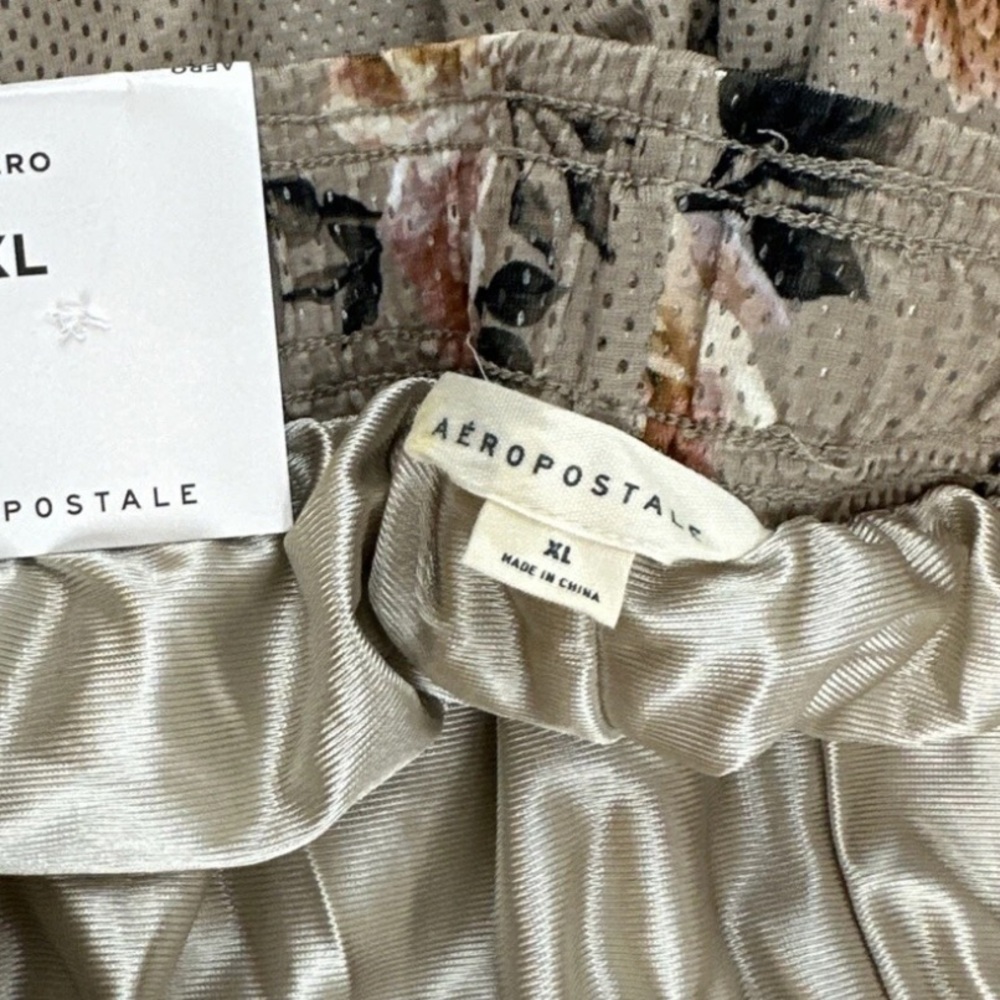 Aeropostale Mesh Shorts Men's Size XL Lined Tan Roses Floral Print 6.25" NWT - Picture 13 of 15